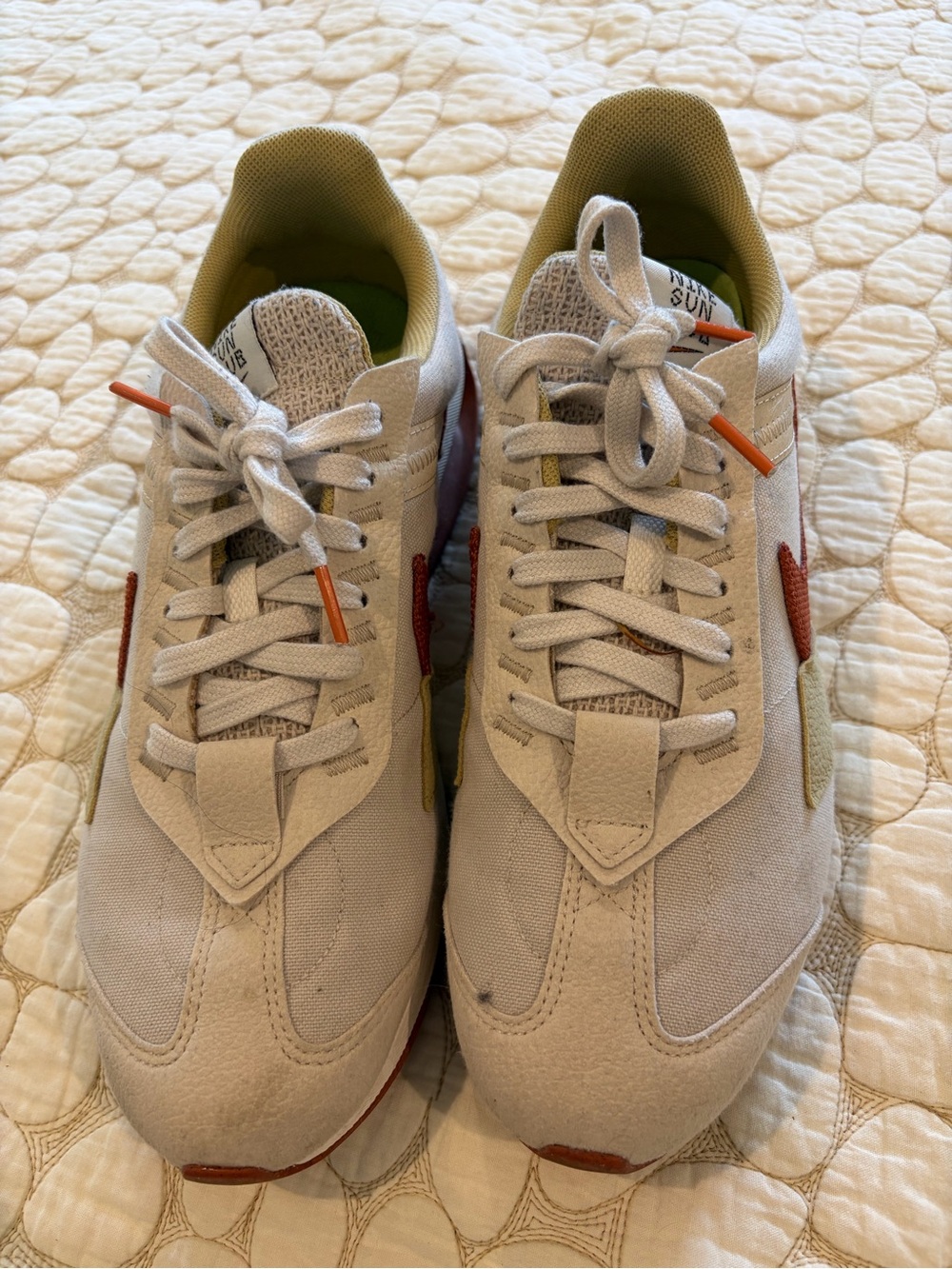 Nike Air-Max Pre-Day SE Sun Club light orewood brown with burnt sunrise swoosh